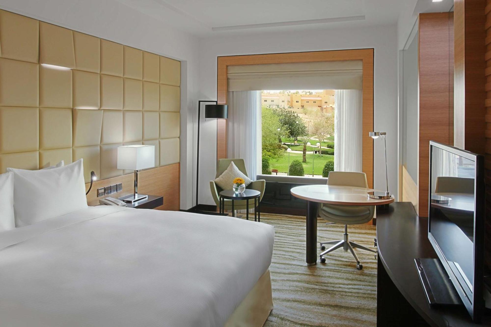 Doubletree By Hilton Hotel Riyadh - Al Muroj Business Gate Riade Exterior foto