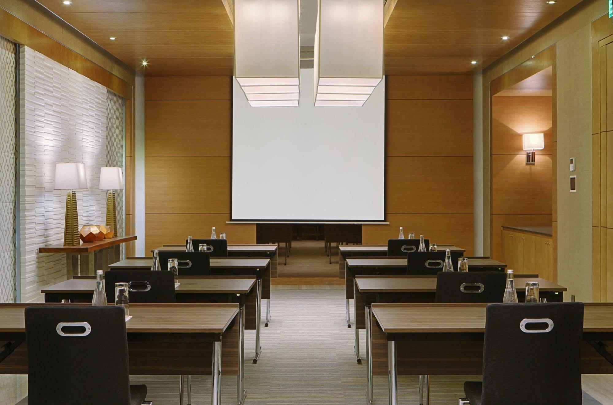 Doubletree By Hilton Hotel Riyadh - Al Muroj Business Gate Riade Exterior foto